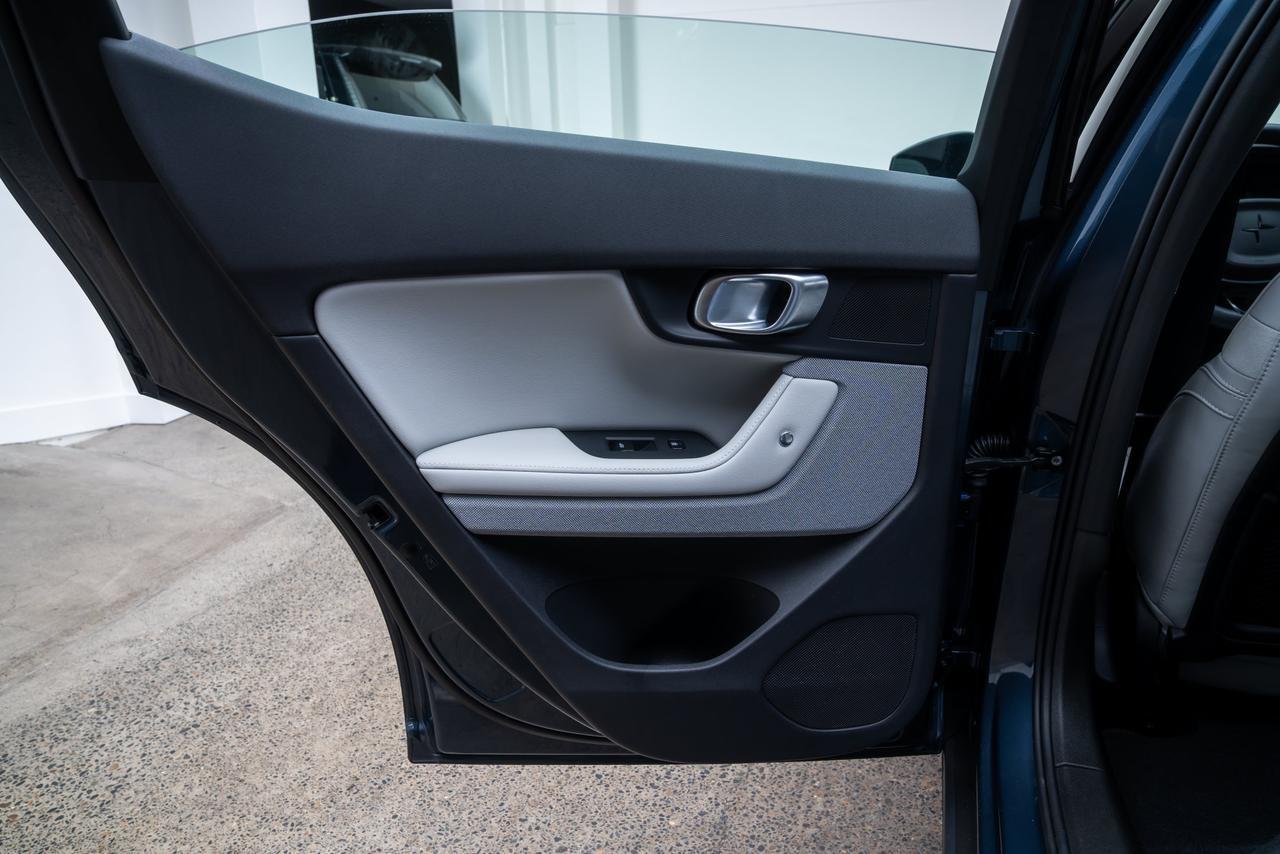 2024 Polestar 2 Long Range Dual Motor Ventilated Nappa Leather / Panoramic Roof Portland OR