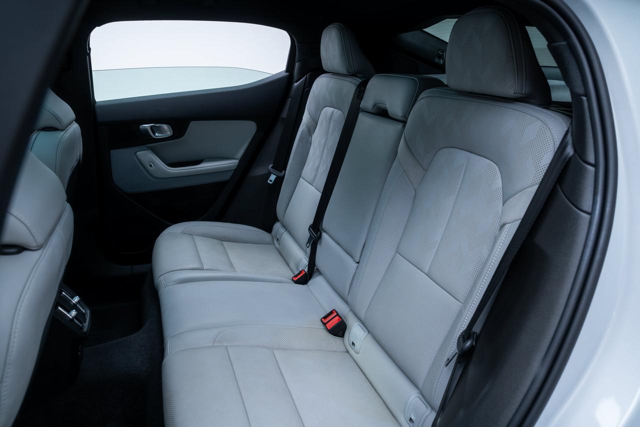 2024 Polestar 2 Long Range Dual Motor Ventilated Nappa Leather / Panoramic Roof Portland OR