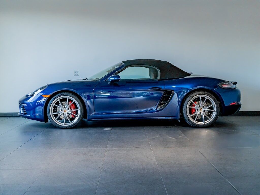 2024 Porsche Boxster photo 2