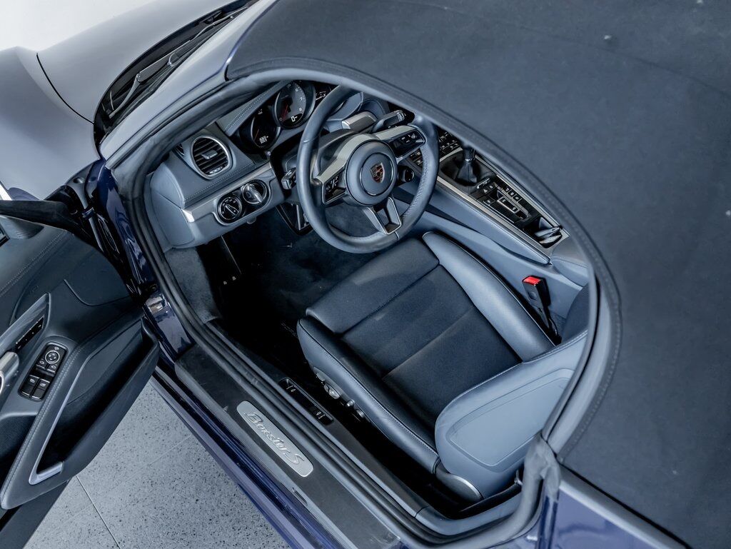 2024 Porsche Boxster photo 4