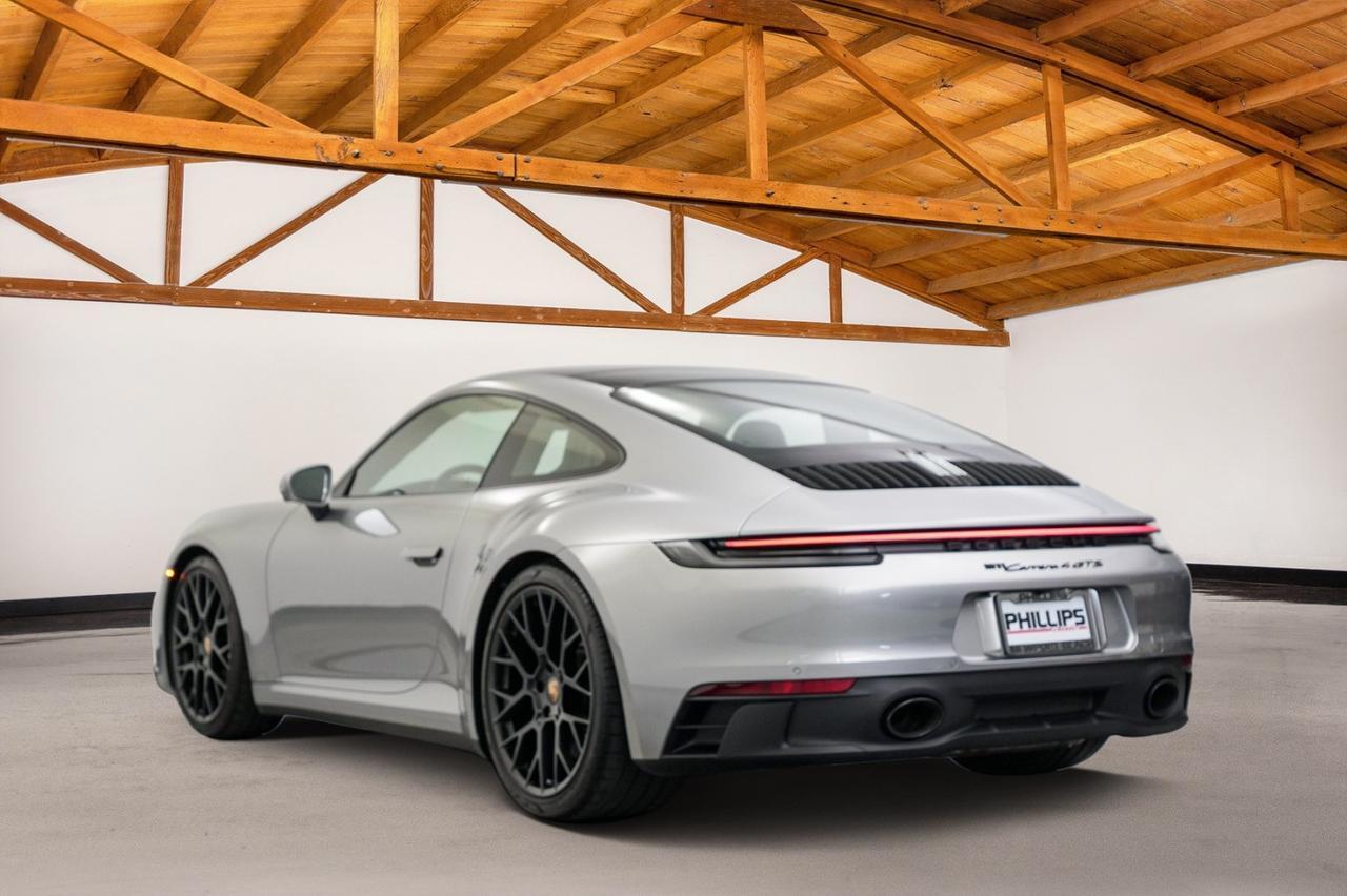 2024 Porsche 911 4 GTS photo 3