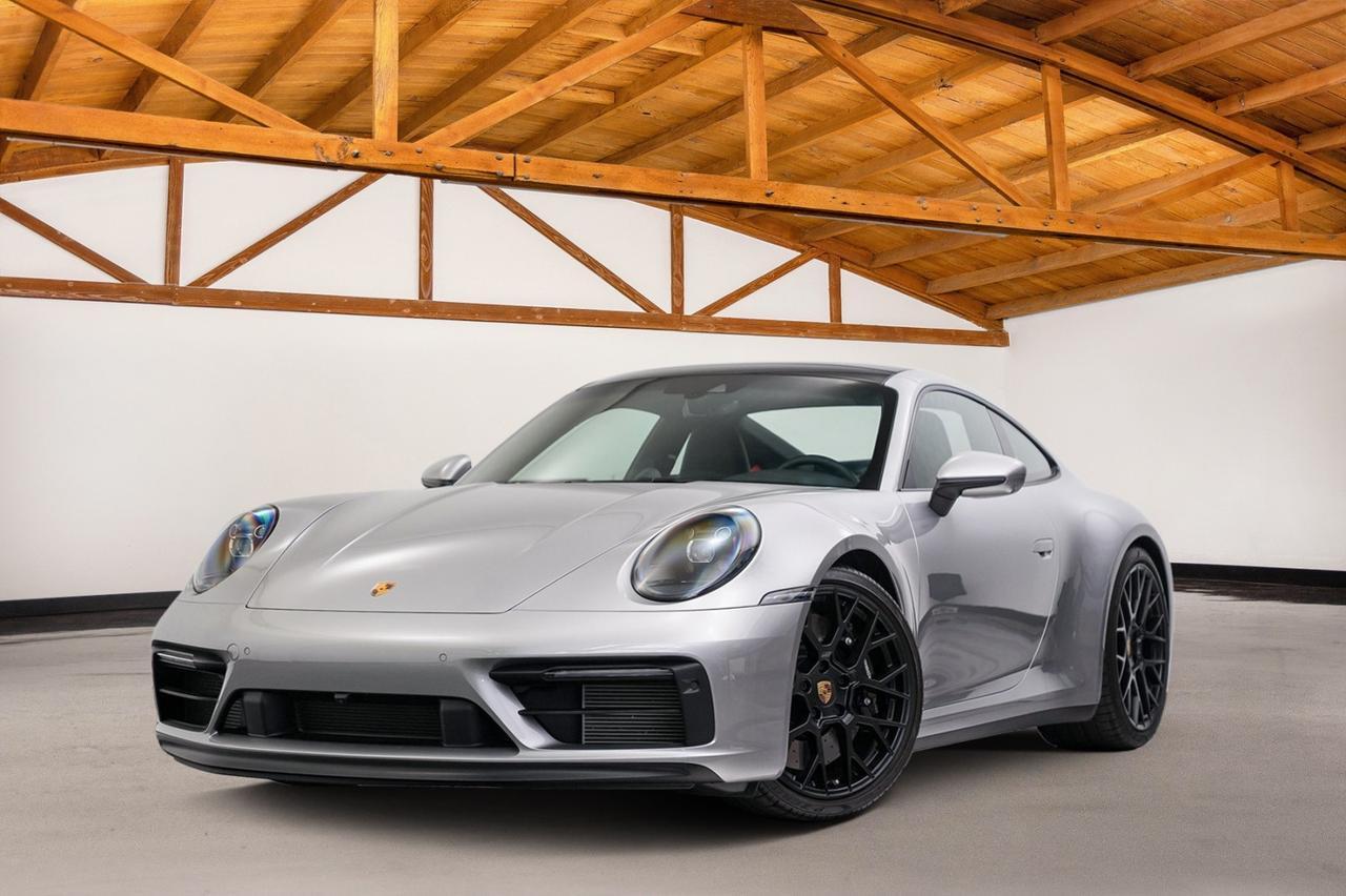 2024 Porsche 911 Carrera 4 GTS