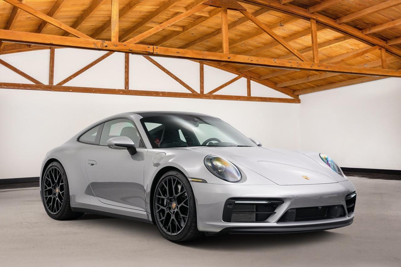 2024 Porsche 911 4 GTS photo 7