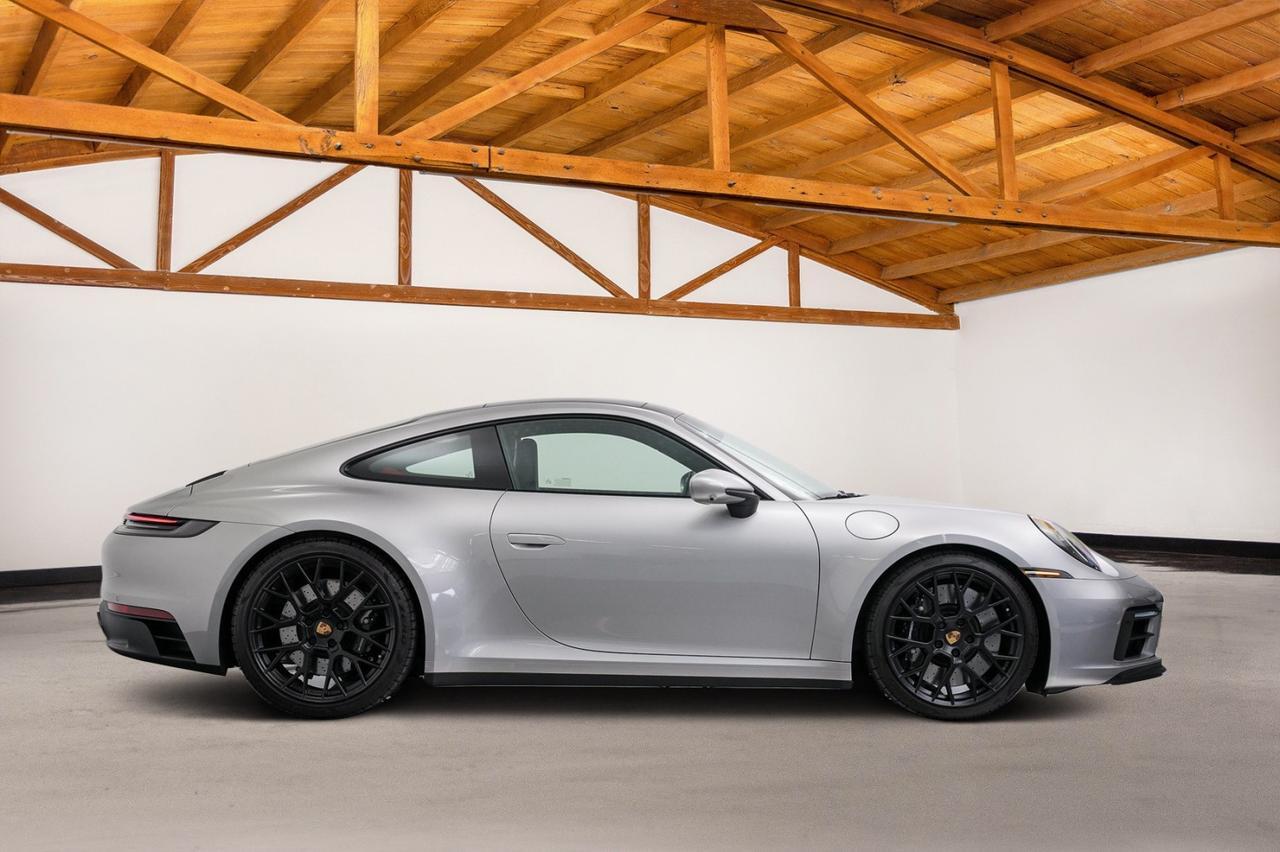 2024 Porsche 911 4 GTS photo 6