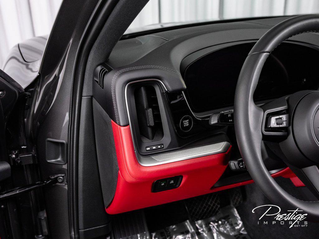 2024 Porsche Cayenne . North Miami Beach FL