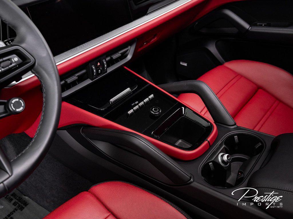 2024 Porsche Cayenne . North Miami Beach FL
