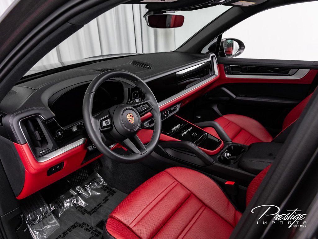 2024 Porsche Cayenne . North Miami Beach FL