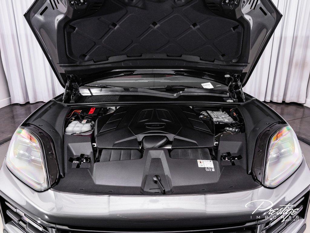2024 Porsche Cayenne . North Miami Beach FL