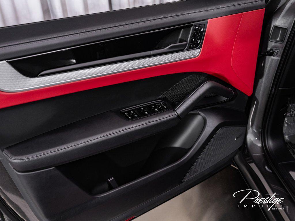 2024 Porsche Cayenne . North Miami Beach FL