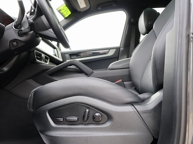 2024 Porsche Cayenne  Oshkosh WI