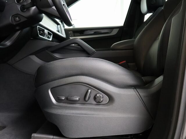 2024 Porsche Cayenne  Oshkosh WI