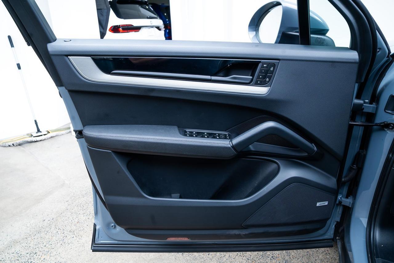 2024 Porsche Cayenne 1 Owner Premium Package Portland OR