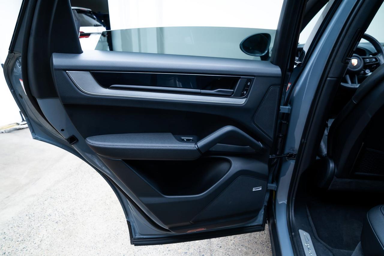2024 Porsche Cayenne 1 Owner Premium Package Portland OR
