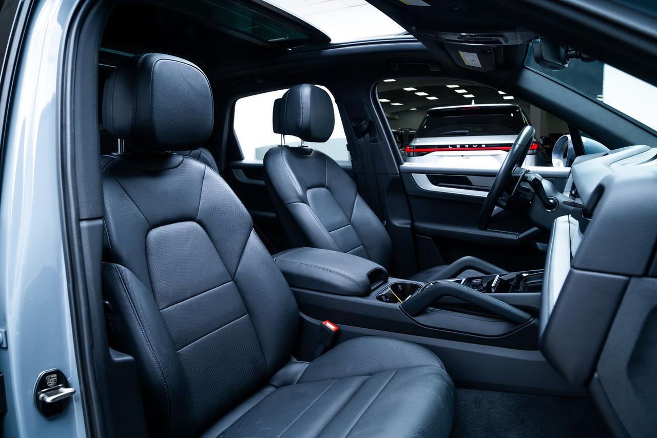 2024 Porsche Cayenne 1 Owner Premium Package Portland OR