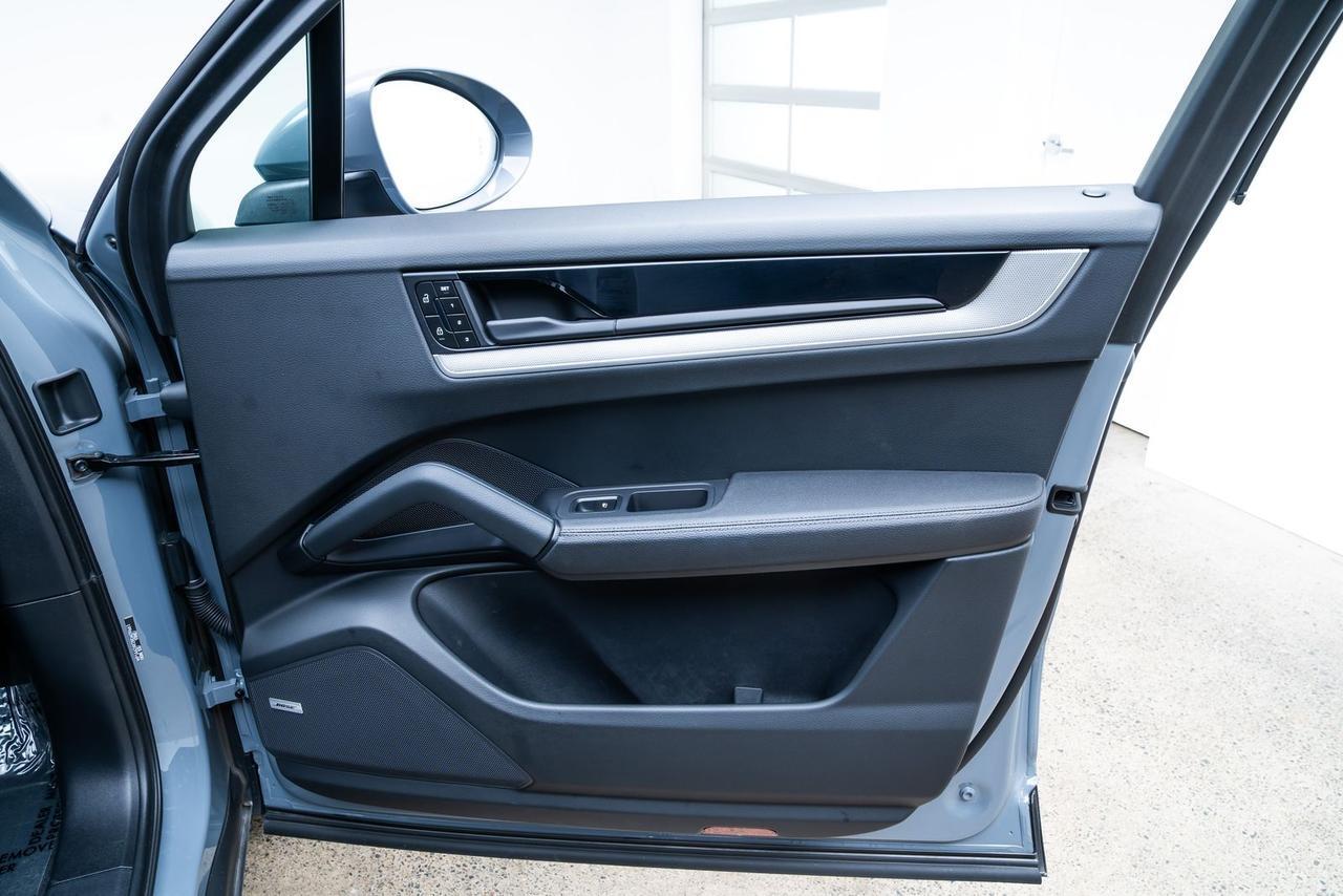 2024 Porsche Cayenne 1 Owner Premium Package Portland OR