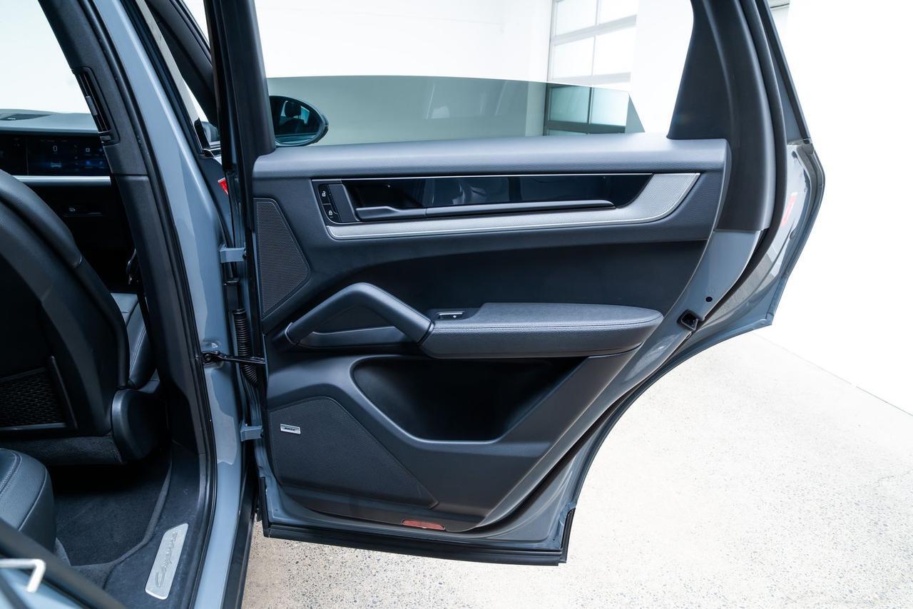 2024 Porsche Cayenne 1 Owner Premium Package Portland OR