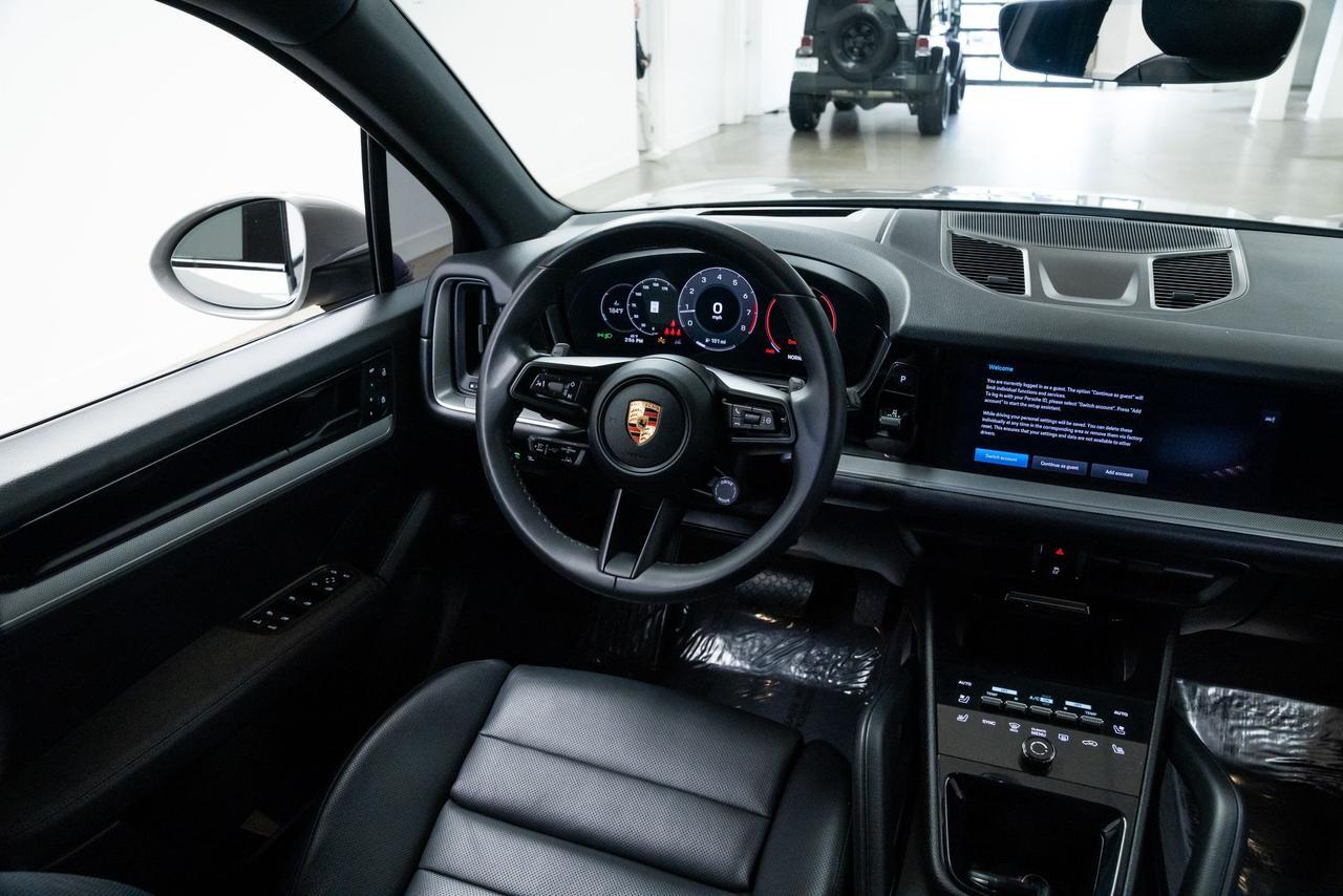 2024 Porsche Cayenne Base $23k in options / 1 Owner Portland OR