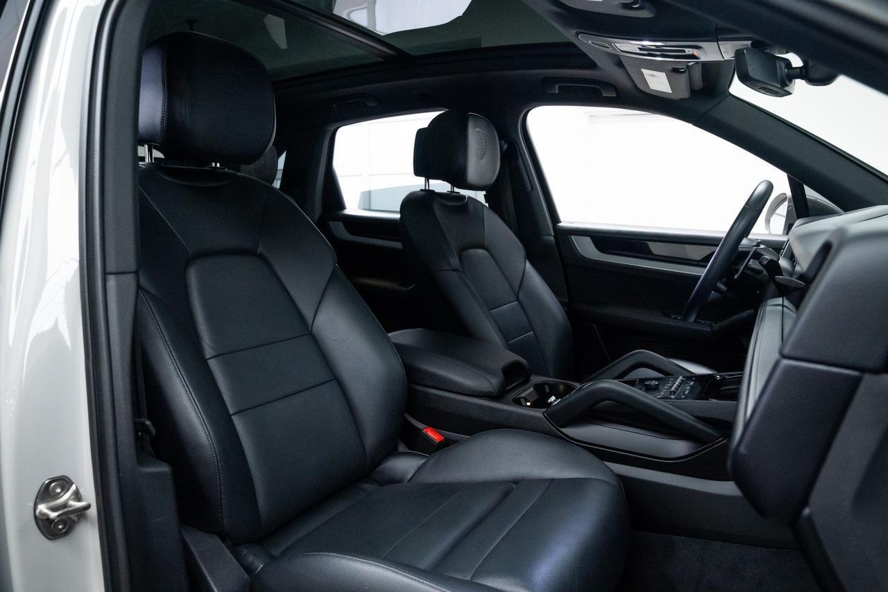 2024 Porsche Cayenne Base $23k in options / 1 Owner Portland OR