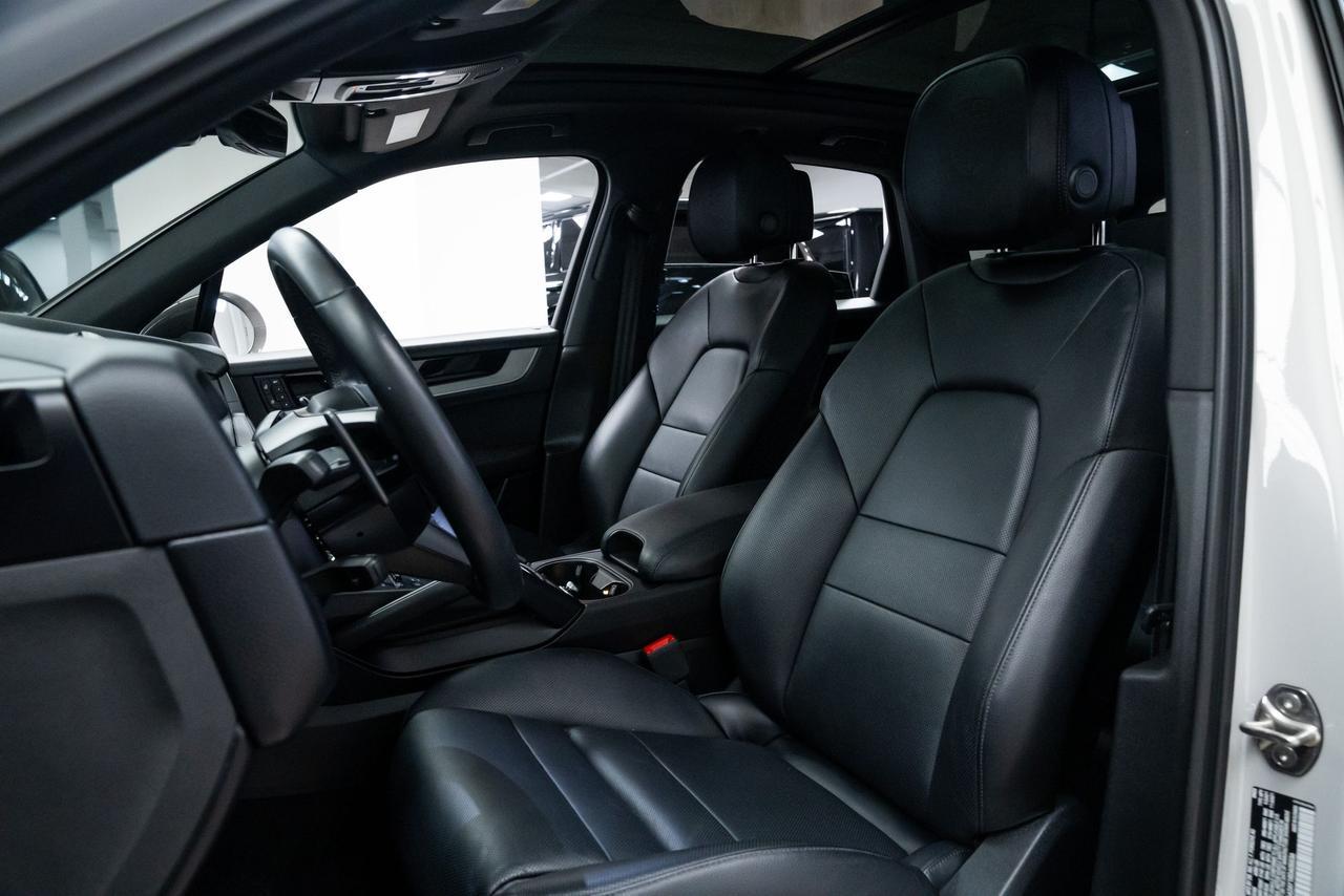 2024 Porsche Cayenne Base $23k in options / 1 Owner Portland OR