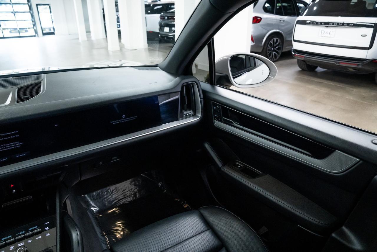 2024 Porsche Cayenne Base $23k in options / 1 Owner Portland OR