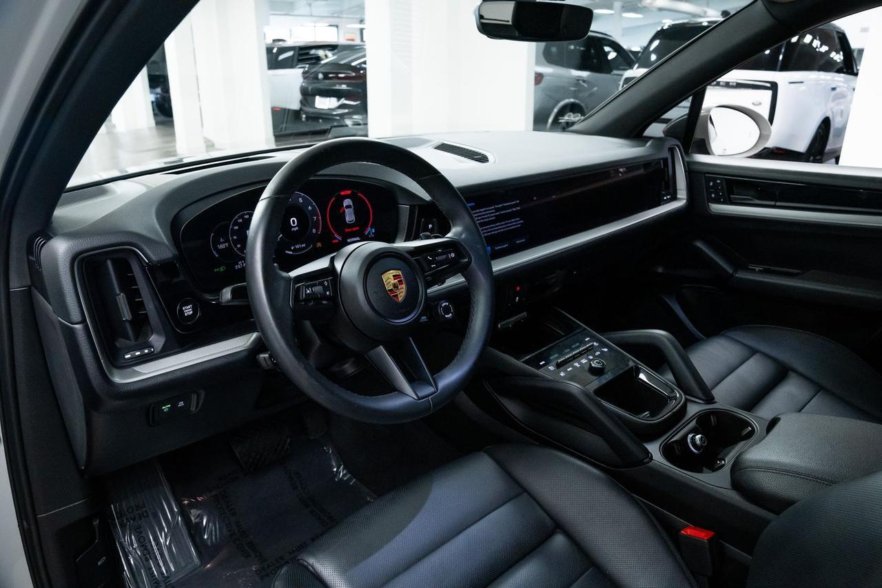 2024 Porsche Cayenne Base $23k in options / 1 Owner Portland OR