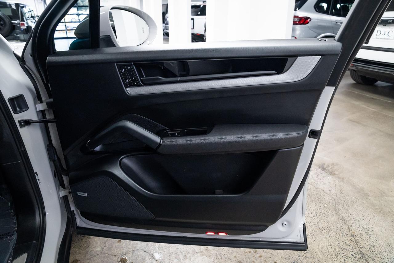 2024 Porsche Cayenne Base $23k in options / 1 Owner Portland OR