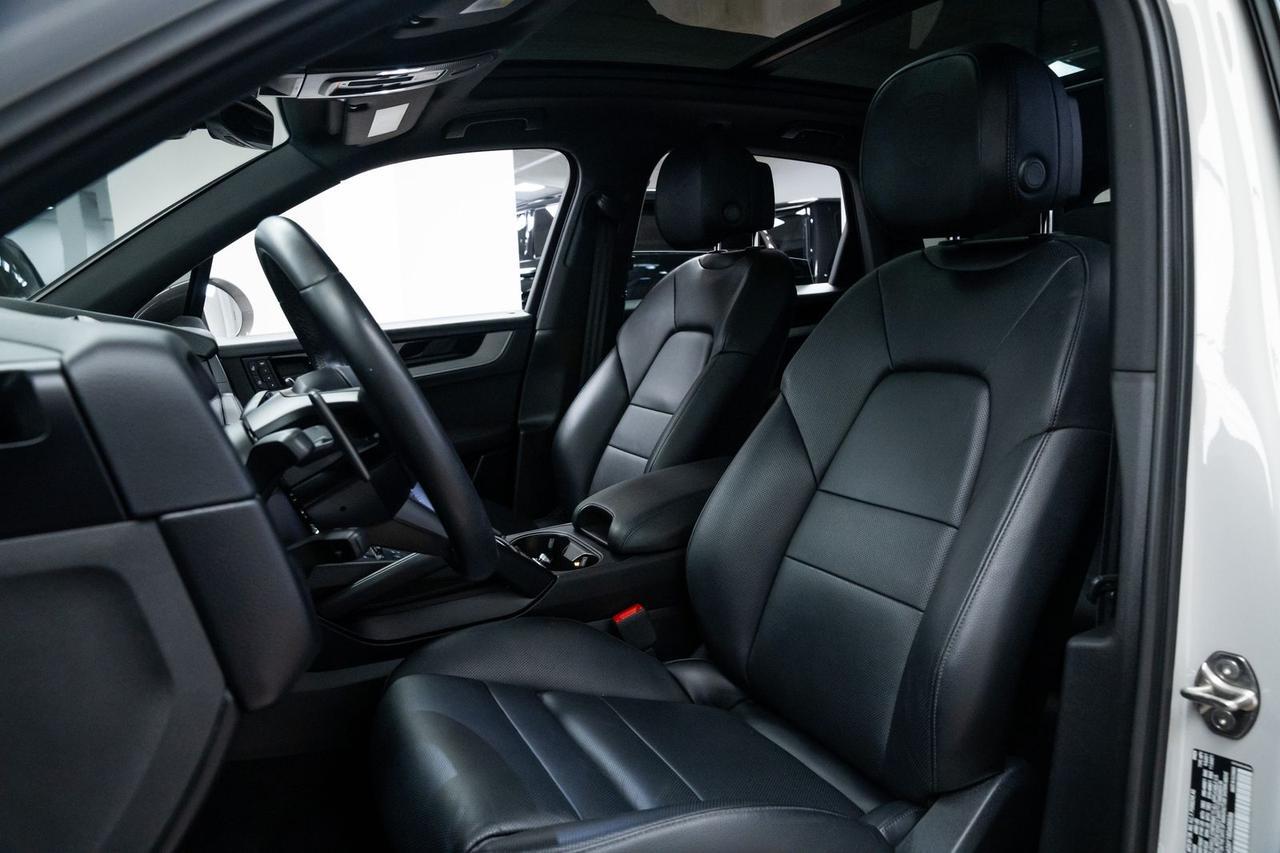 2024 Porsche Cayenne Base $23k in options / 1 Owner Portland OR