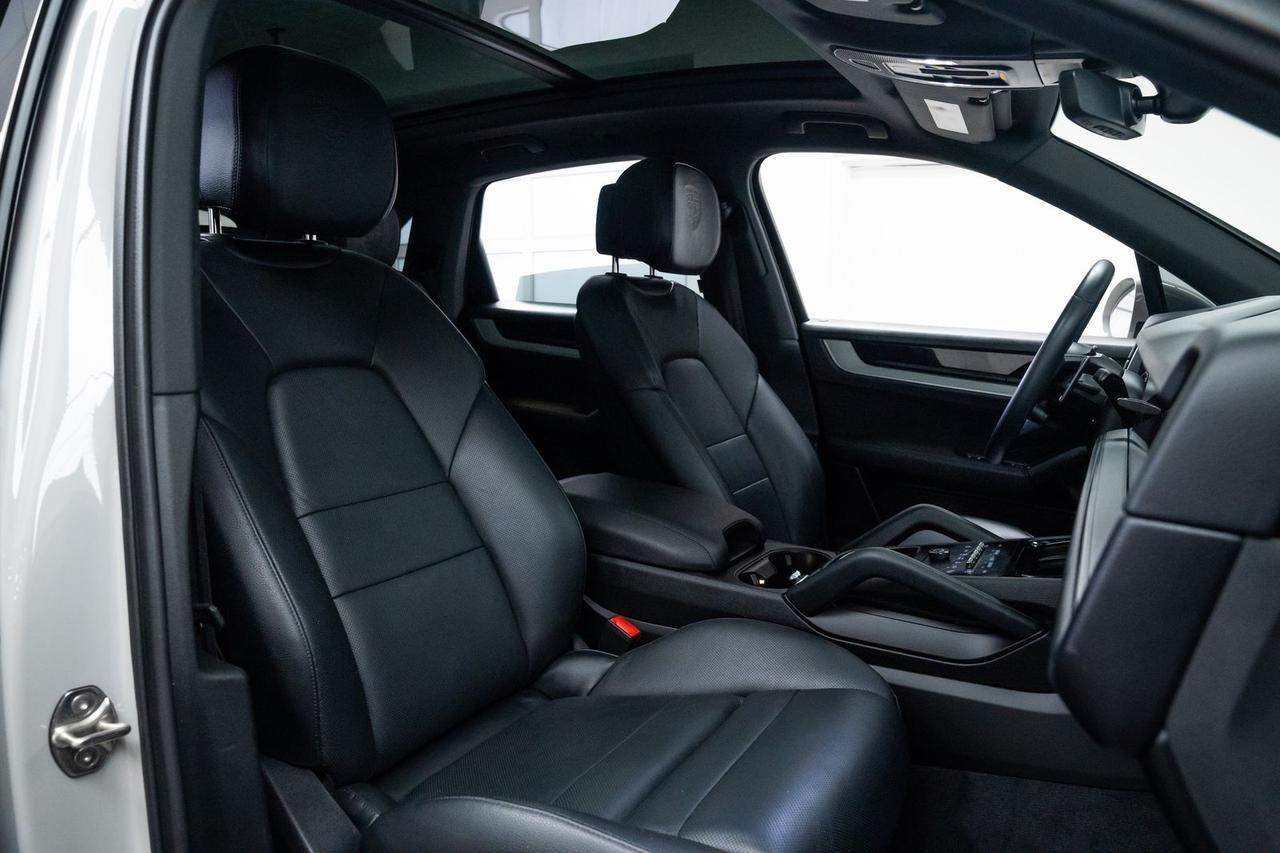 2024 Porsche Cayenne Base $23k in options / 1 Owner Portland OR