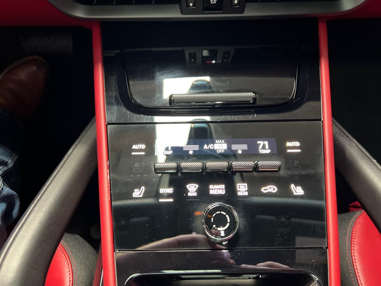 2024 Porsche Cayenne Coupe, Leather, 14-Way Seats, 21in RS Spyder Wheels, Soft Close Doors Houston TX