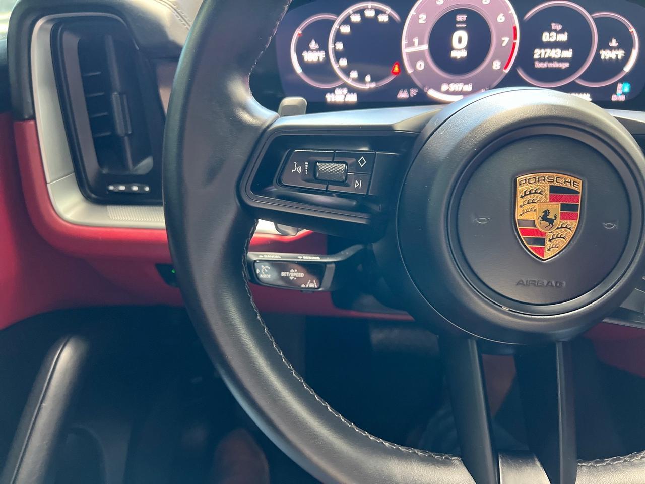 2024 Porsche Cayenne Coupe, Leather, 14-Way Seats, 21in RS Spyder Wheels, Soft Close Doors Houston TX