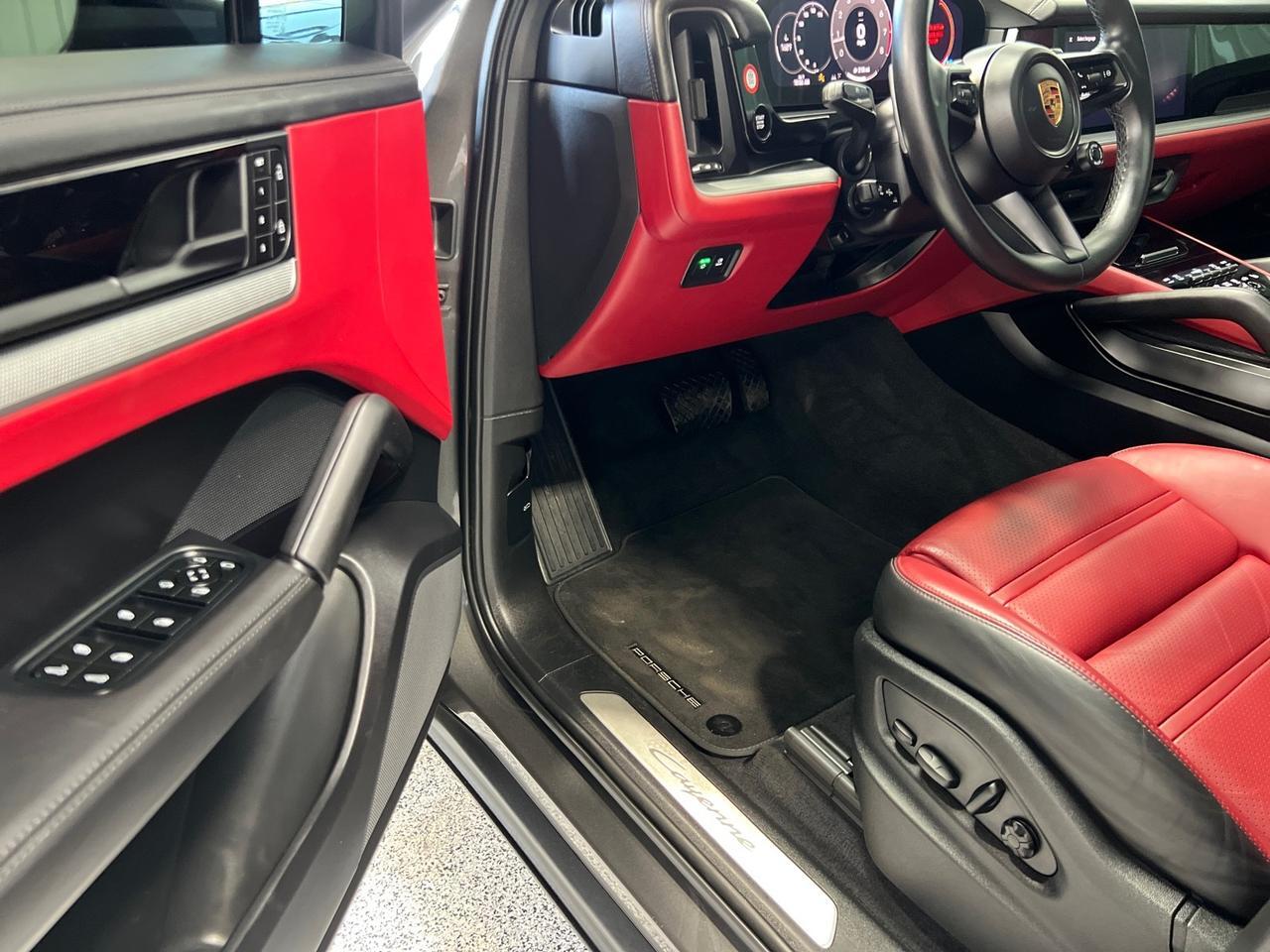 2024 Porsche Cayenne Coupe, Leather, 14-Way Seats, 21in RS Spyder Wheels, Soft Close Doors Houston TX
