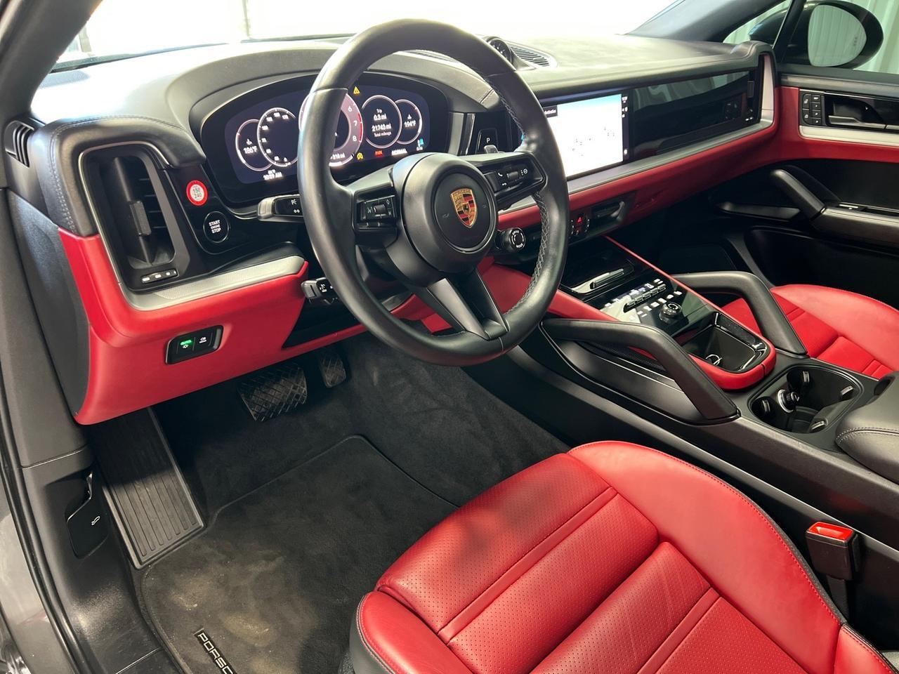 2024 Porsche Cayenne Coupe, Leather, 14-Way Seats, 21in RS Spyder Wheels, Soft Close Doors Houston TX