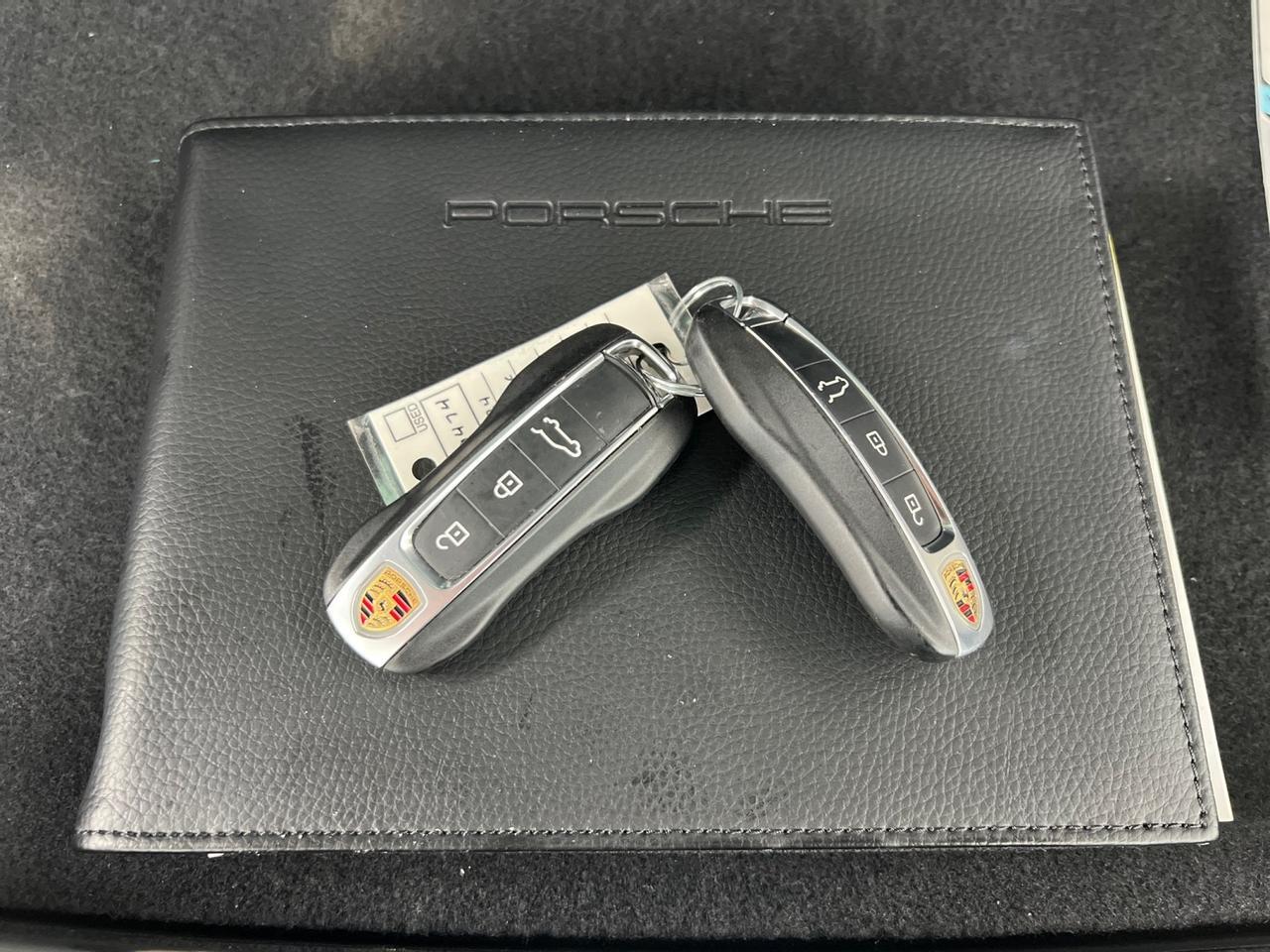 2024 Porsche Cayenne Coupe, Leather, 14-Way Seats, 21in RS Spyder Wheels, Soft Close Doors Houston TX