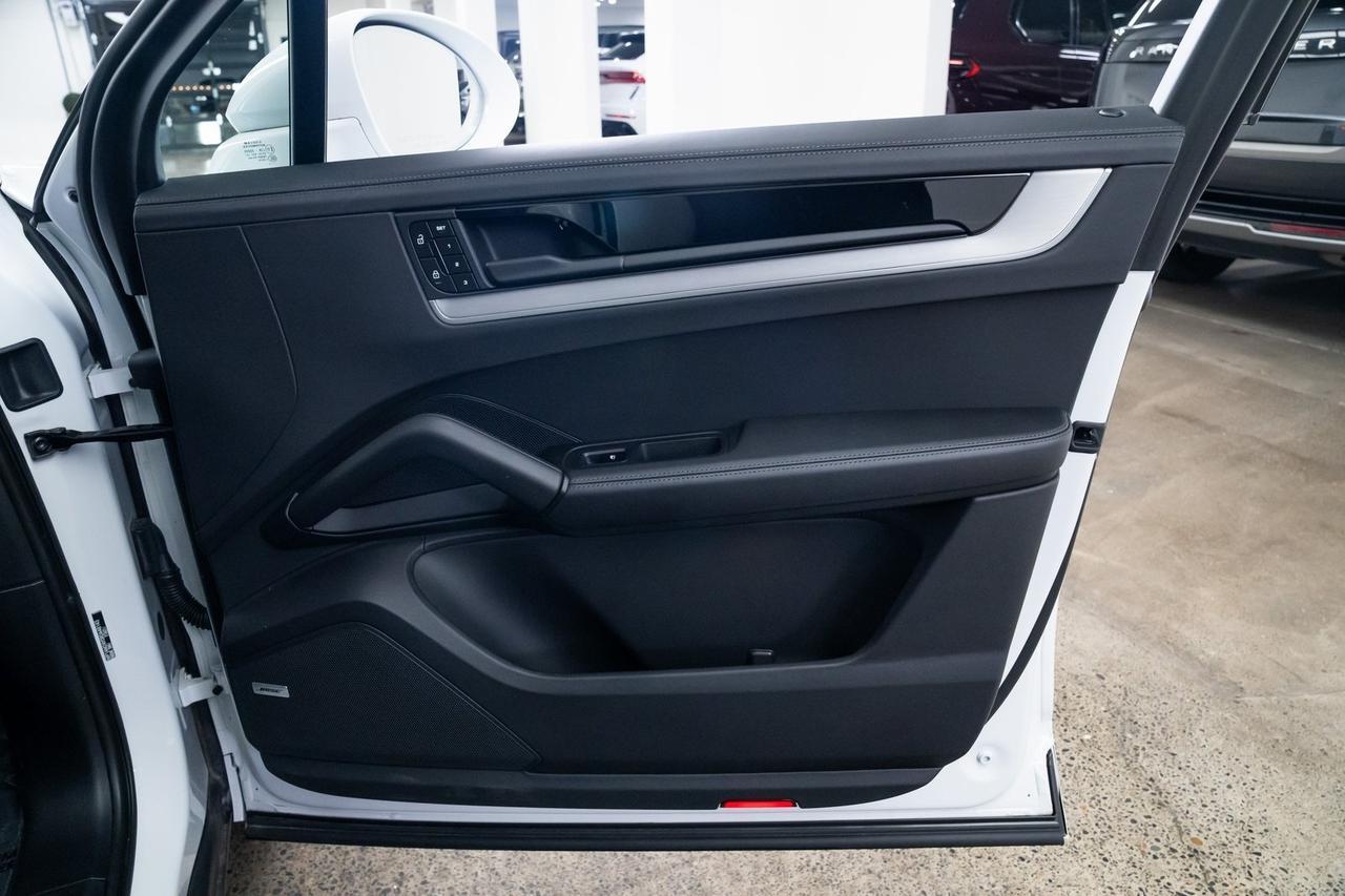 2024 Porsche Cayenne E-Hybrid Turbo 1 Owner Adaptive Air Suspension Portland OR