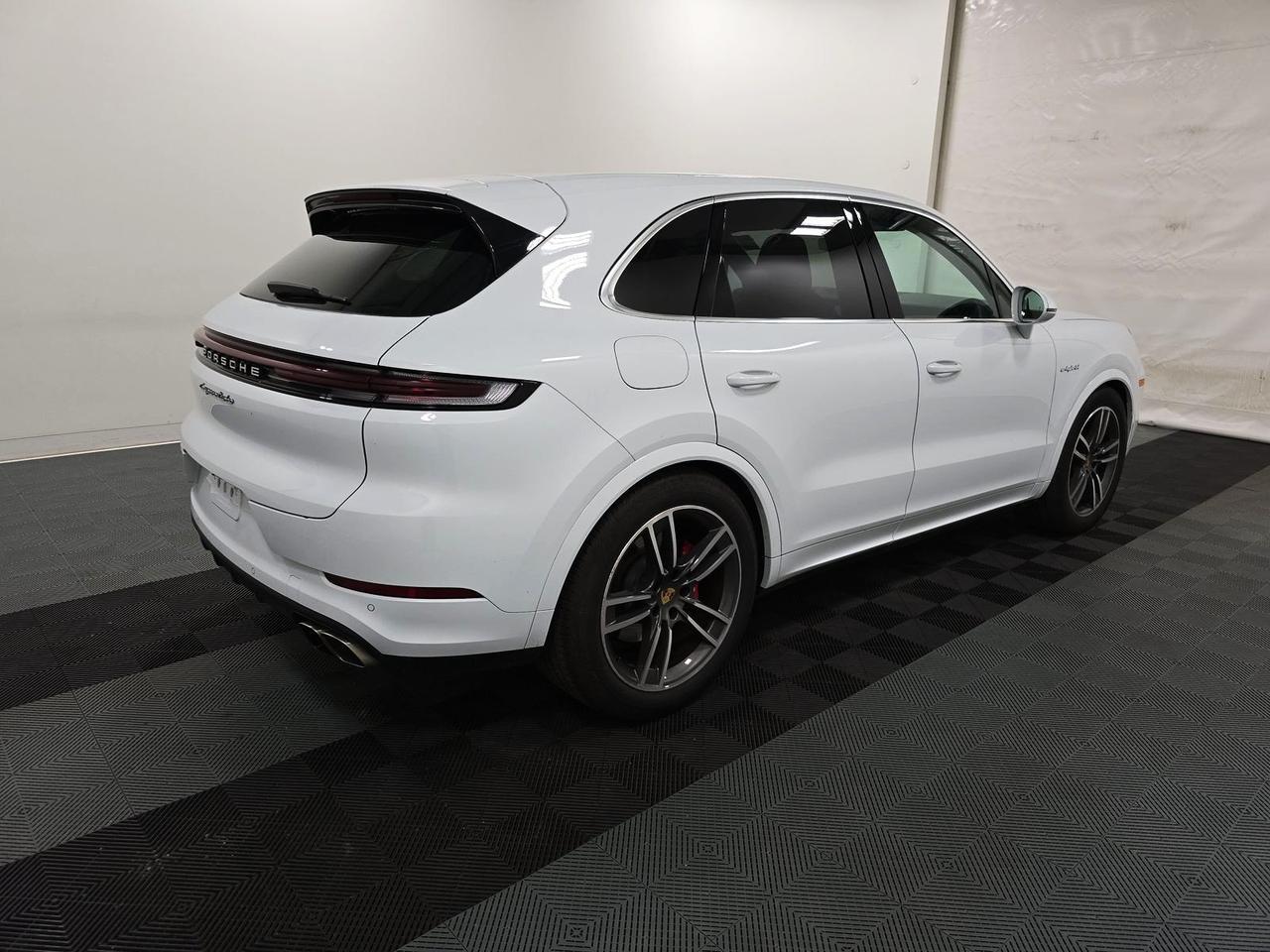 2024 Porsche Cayenne E-Hybrid Turbo 1-Owner Adaptive Air Suspension Portland OR
