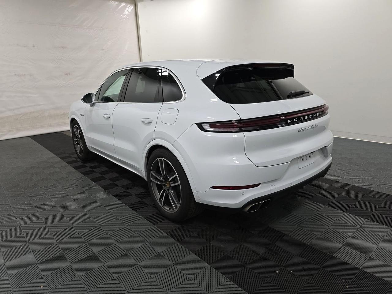 2024 Porsche Cayenne E-Hybrid Turbo 1-Owner Adaptive Air Suspension Portland OR