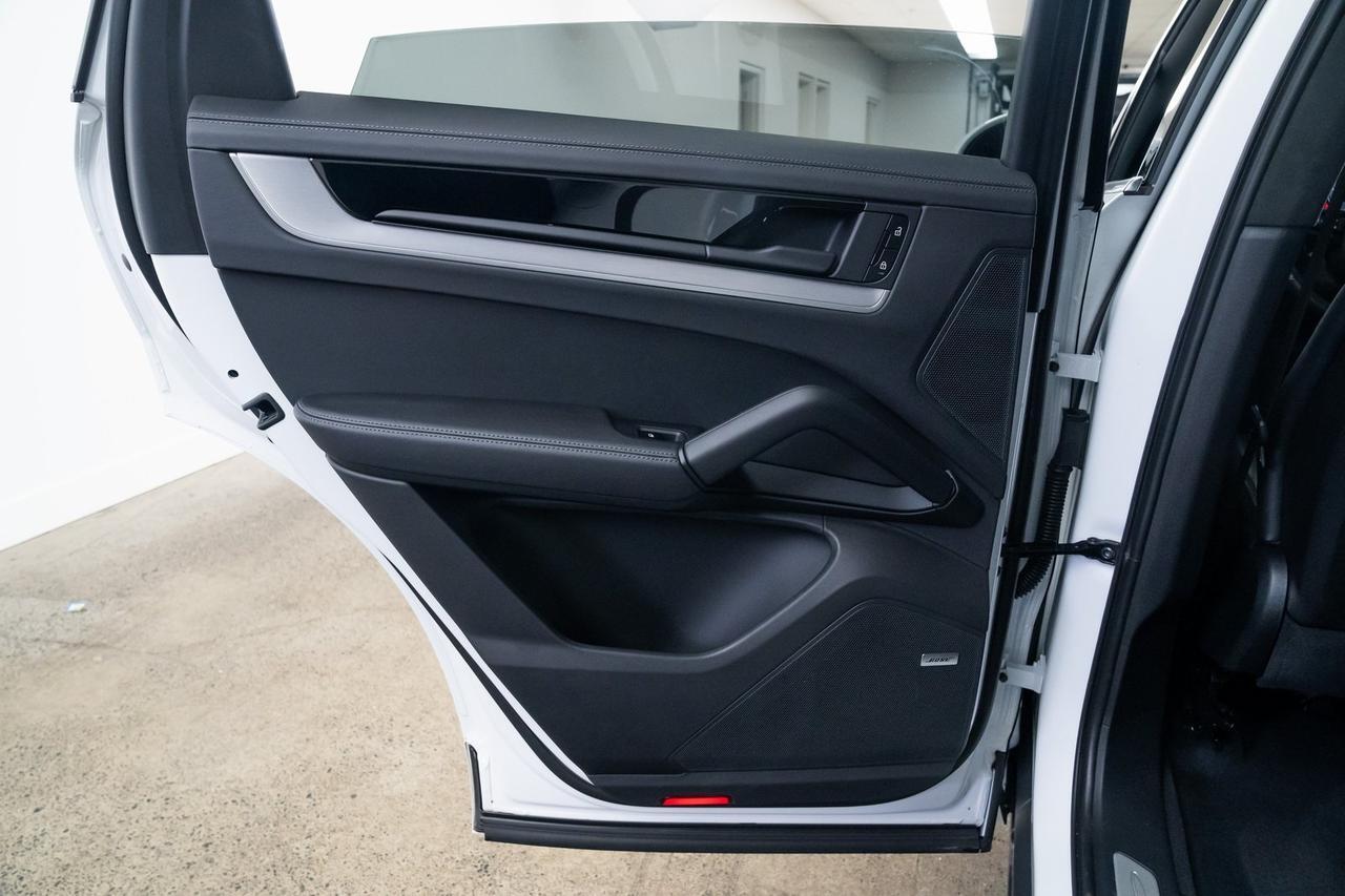 2024 Porsche Cayenne E-Hybrid Turbo 1 Owner Heated Seats Adaptive Suspension Portland OR