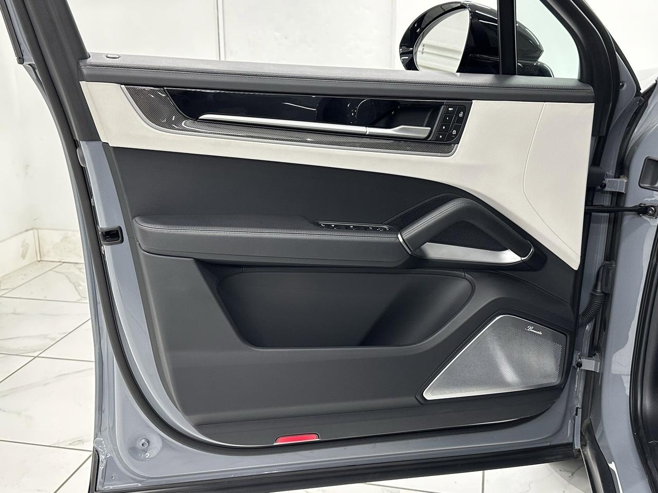 2024 Porsche Cayenne Turbo E-Hybrid Newark DE