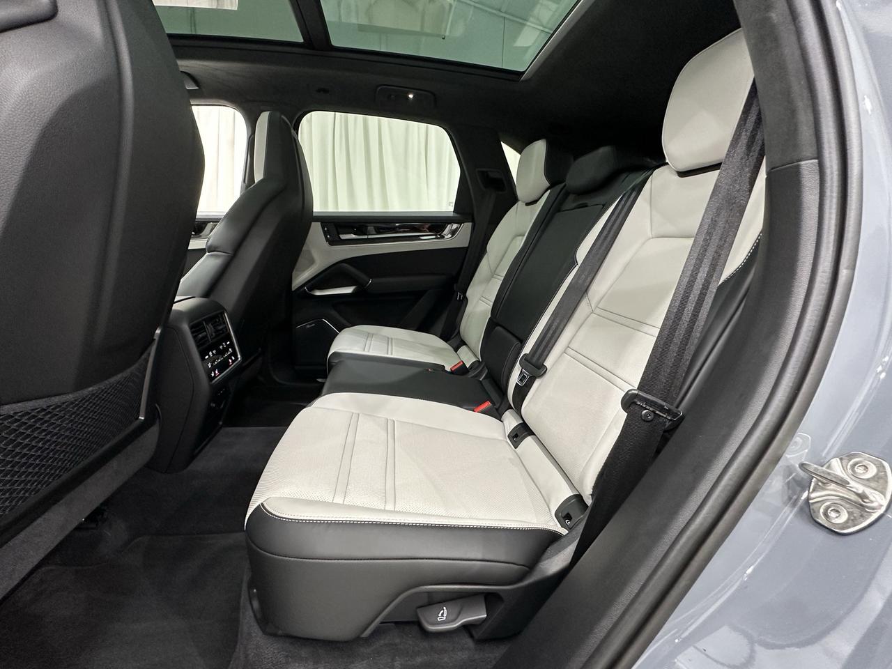 2024 Porsche Cayenne Turbo E-Hybrid Newark DE