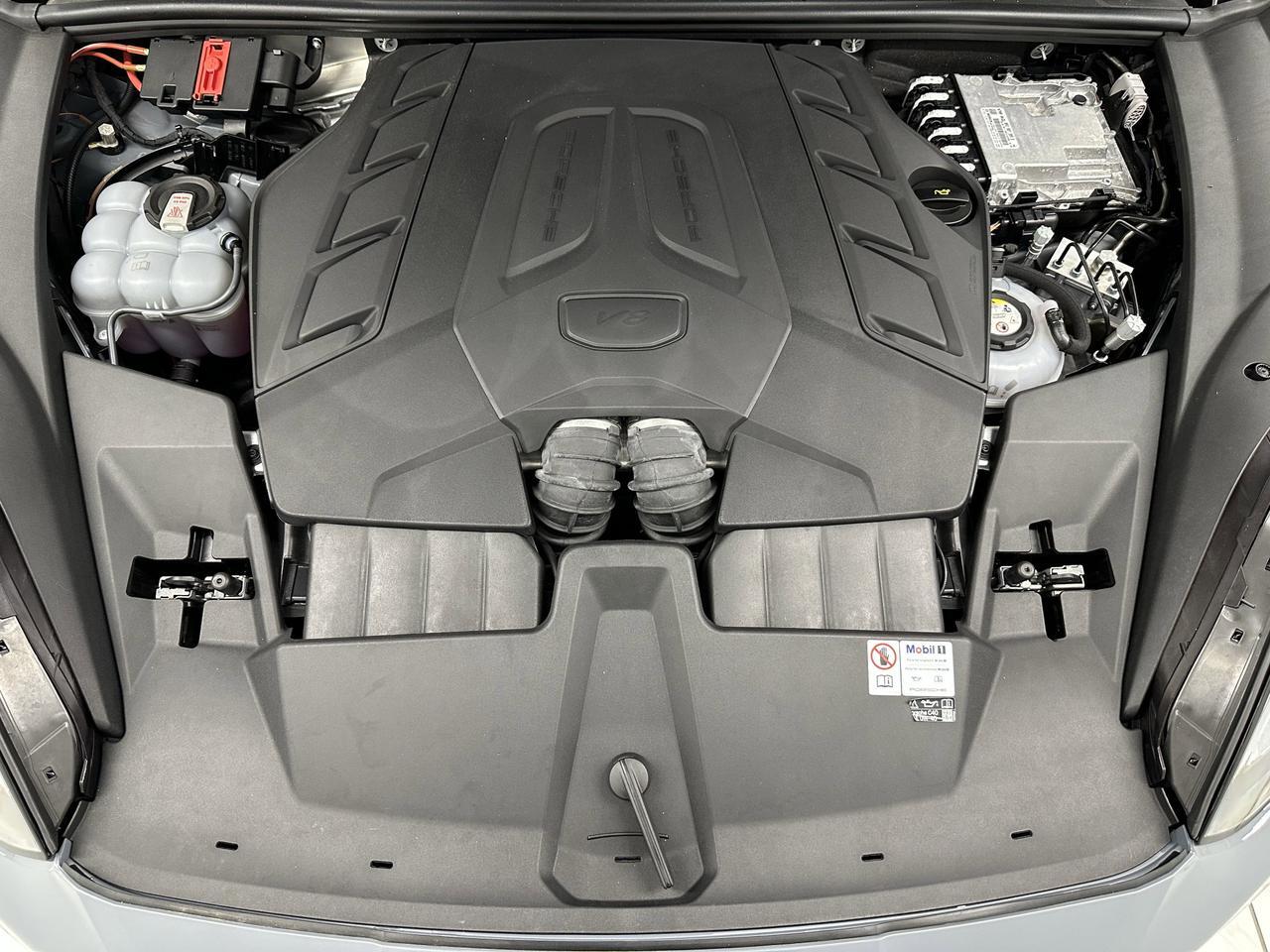 2024 Porsche Cayenne Turbo E-Hybrid Newark DE