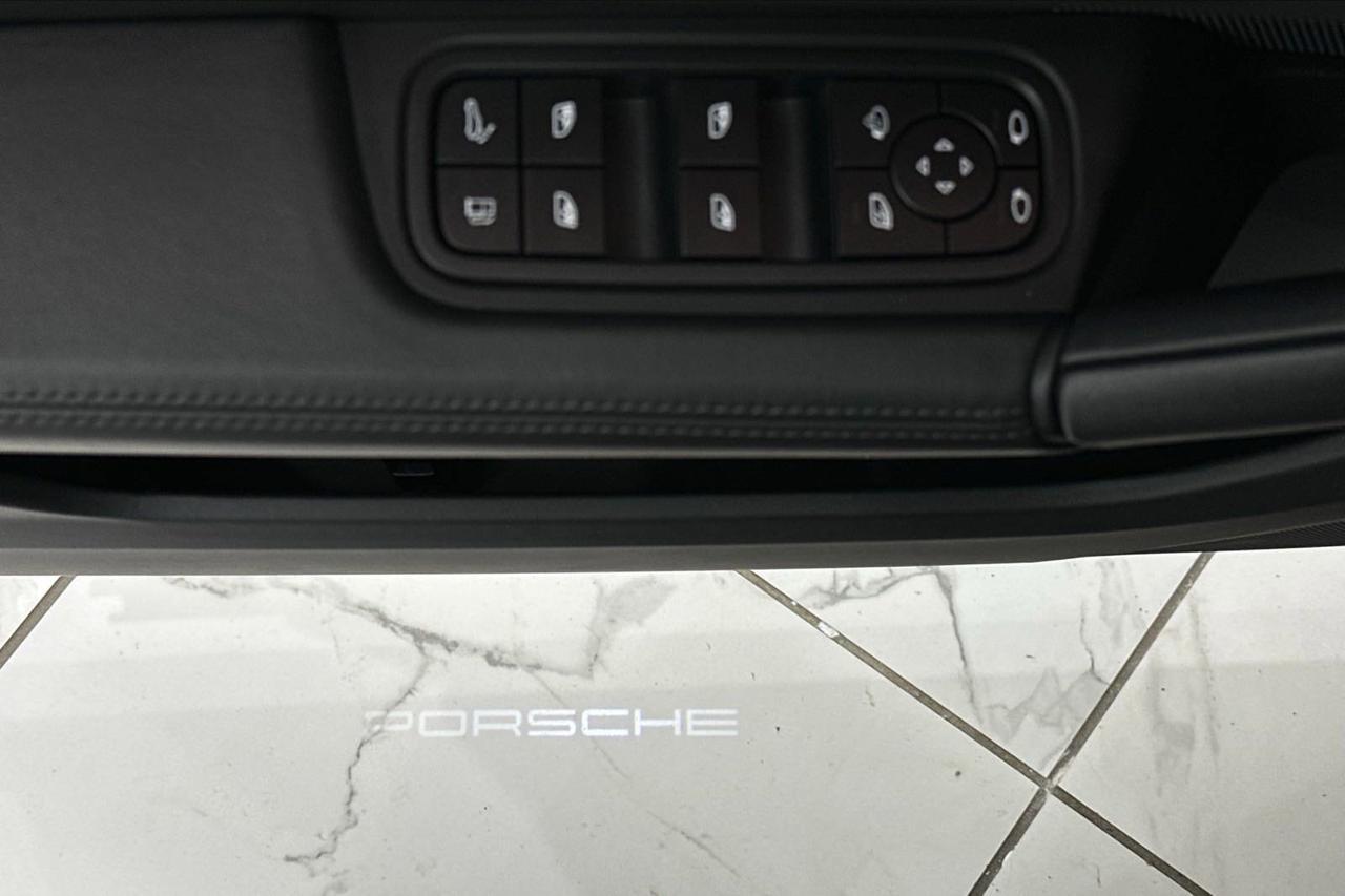 2024 Porsche Cayenne Turbo E-Hybrid Newark DE