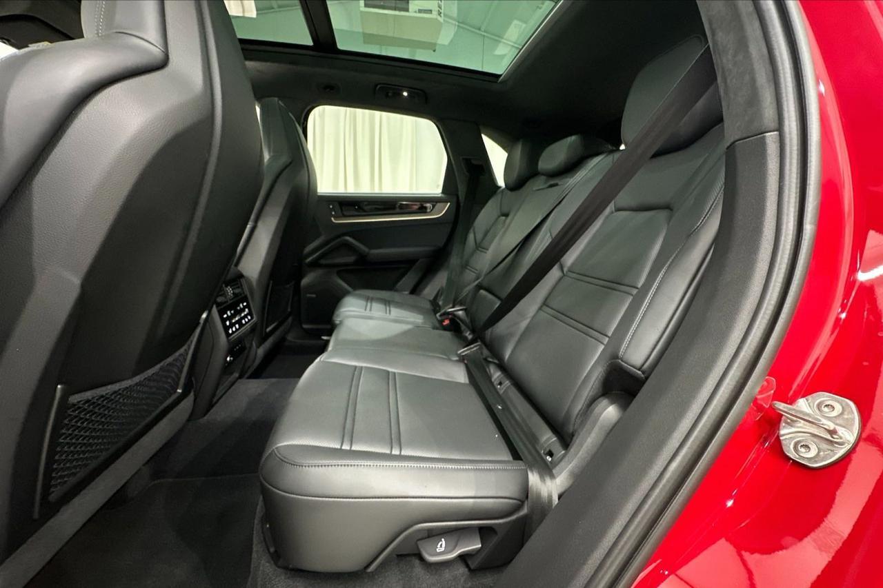 2024 Porsche Cayenne Turbo E-Hybrid Newark DE