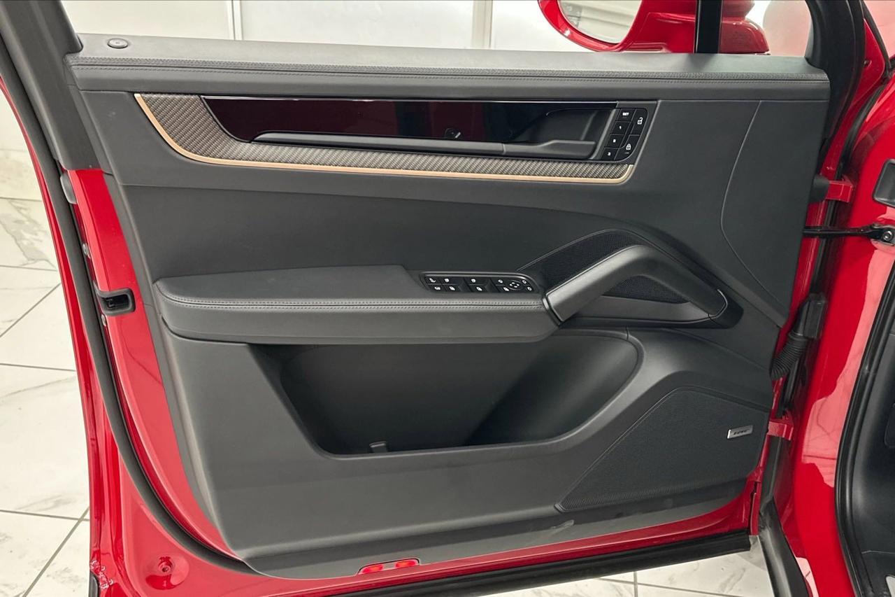 2024 Porsche Cayenne Turbo E-Hybrid Newark DE