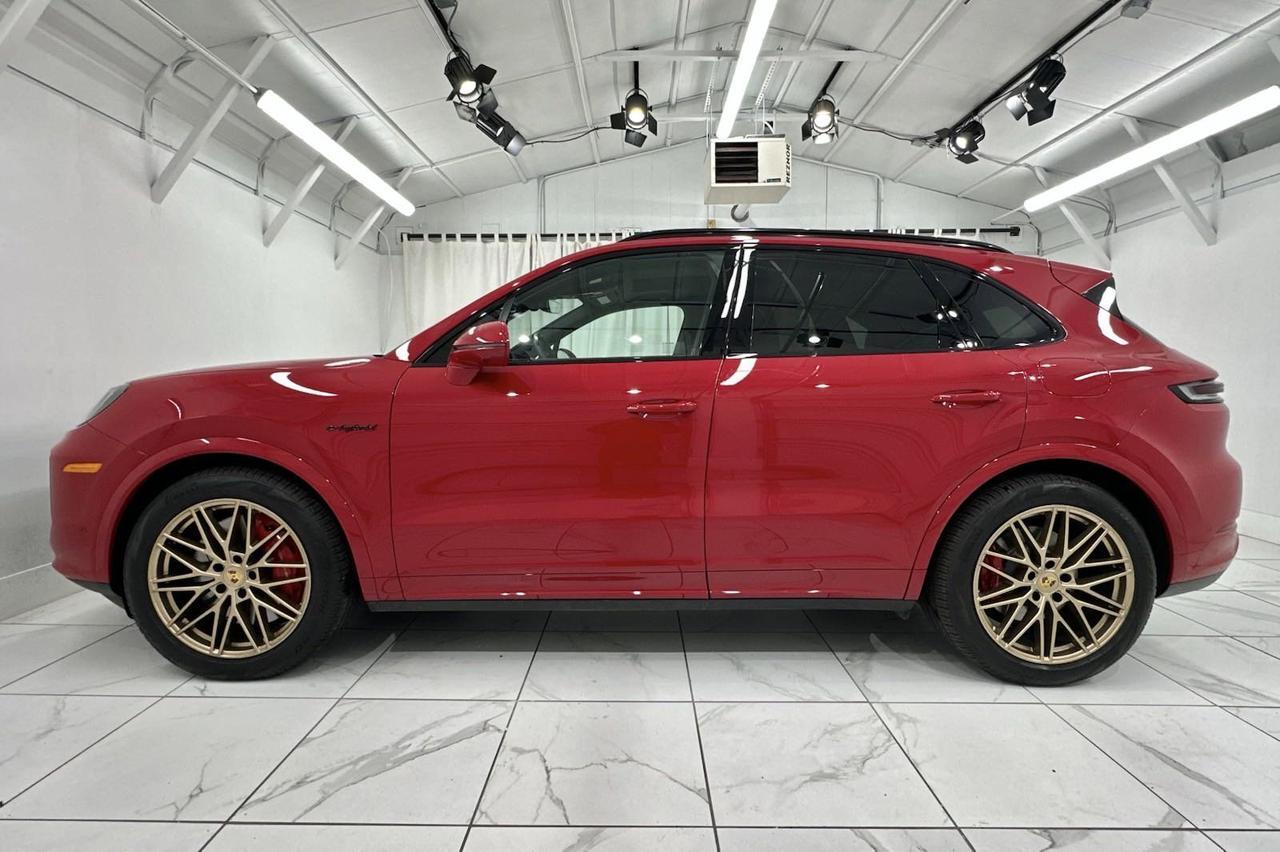 2024 Porsche Cayenne Turbo E-Hybrid Newark DE