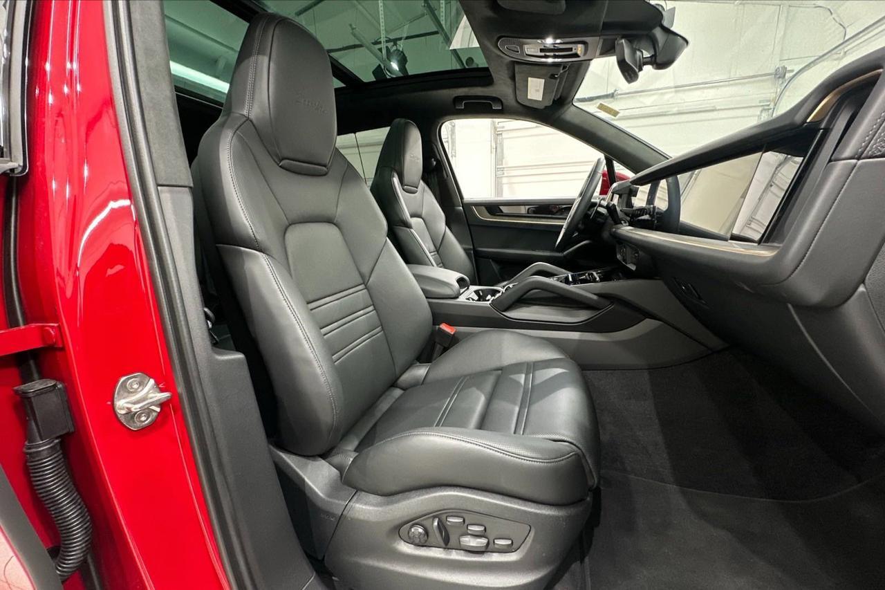 2024 Porsche Cayenne Turbo E-Hybrid Newark DE