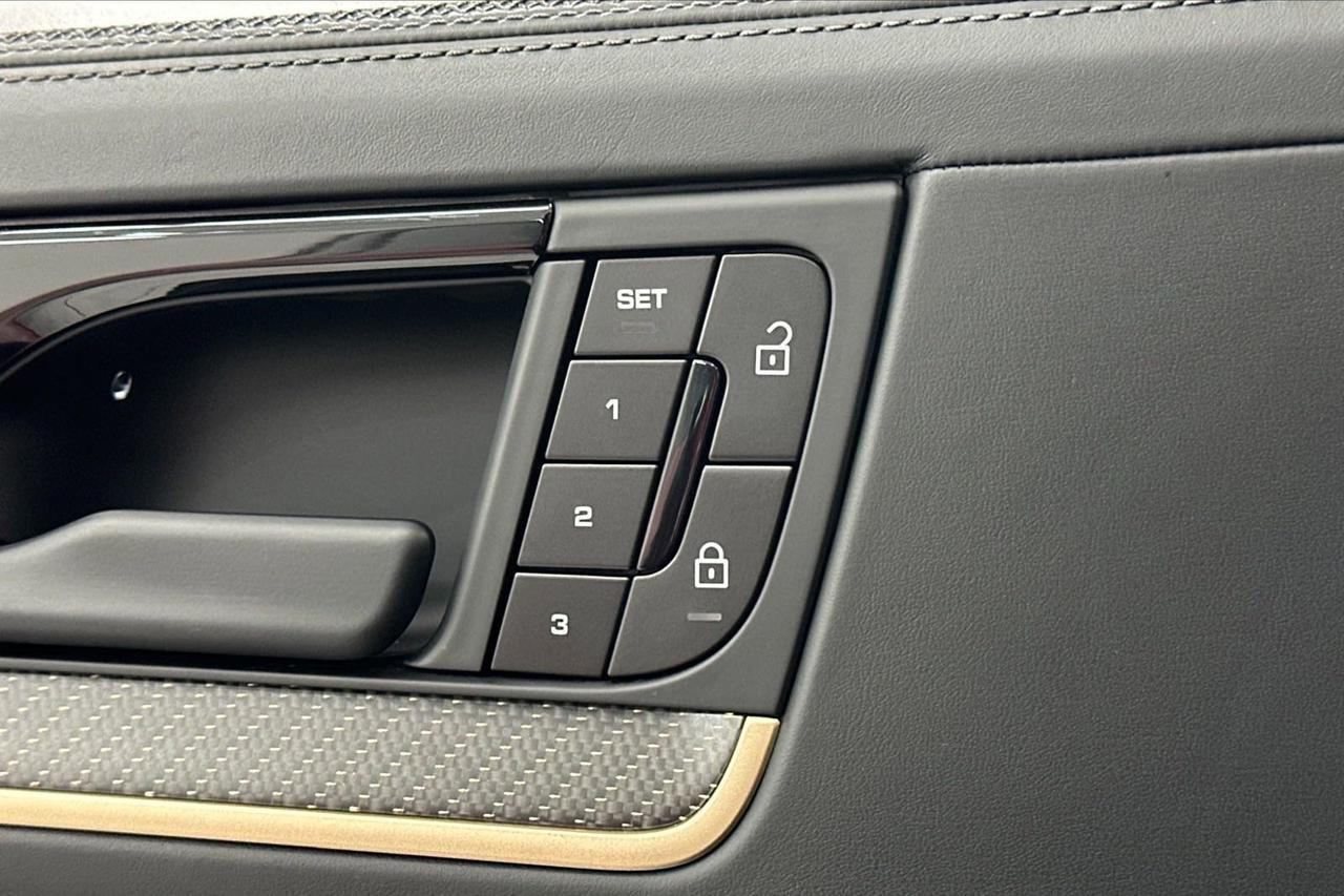 2024 Porsche Cayenne Turbo E-Hybrid Newark DE