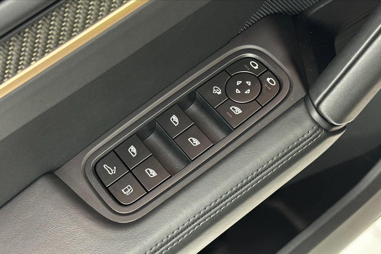 2024 Porsche Cayenne Turbo E-Hybrid Newark DE