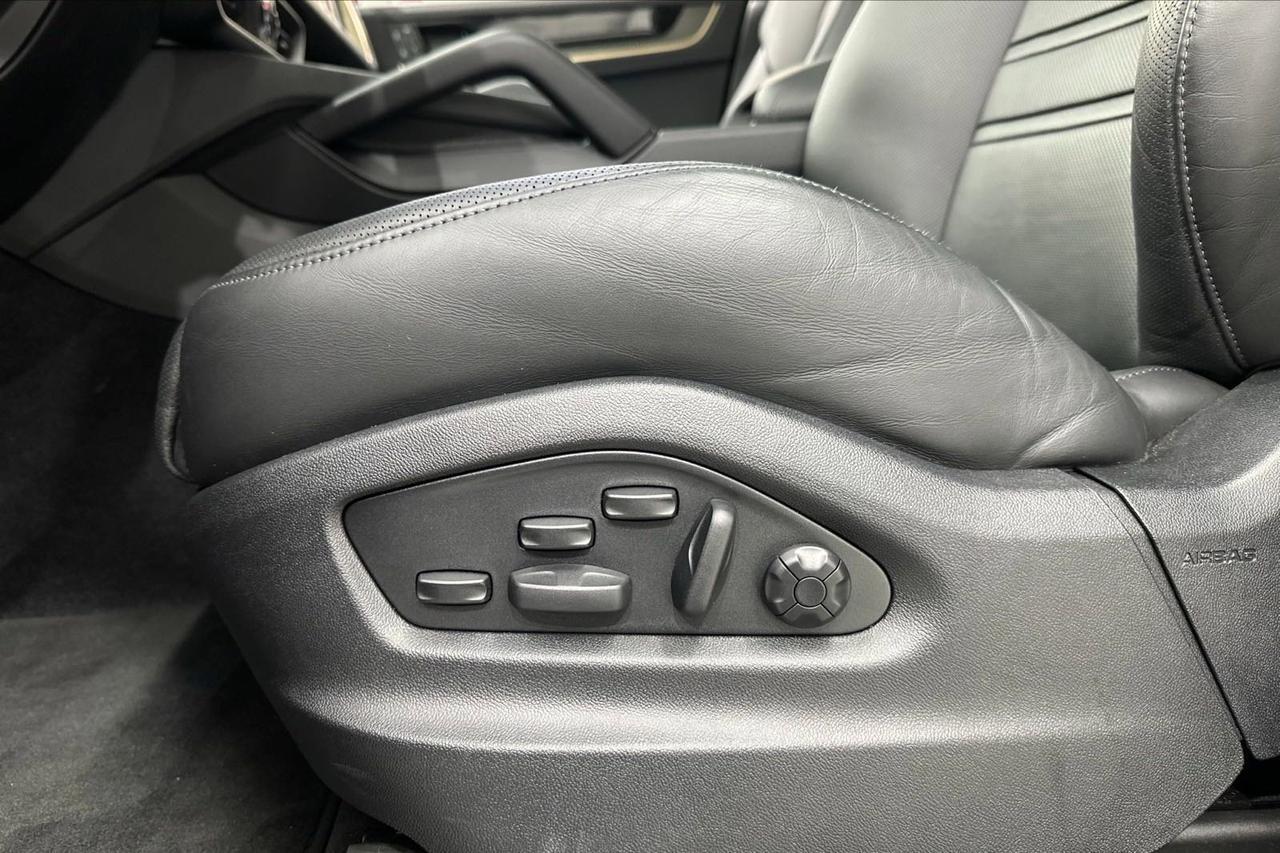 2024 Porsche Cayenne Turbo E-Hybrid Newark DE