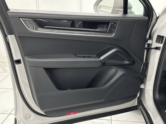 2024 Porsche Cayenne Turbo E-Hybrid Newark DE