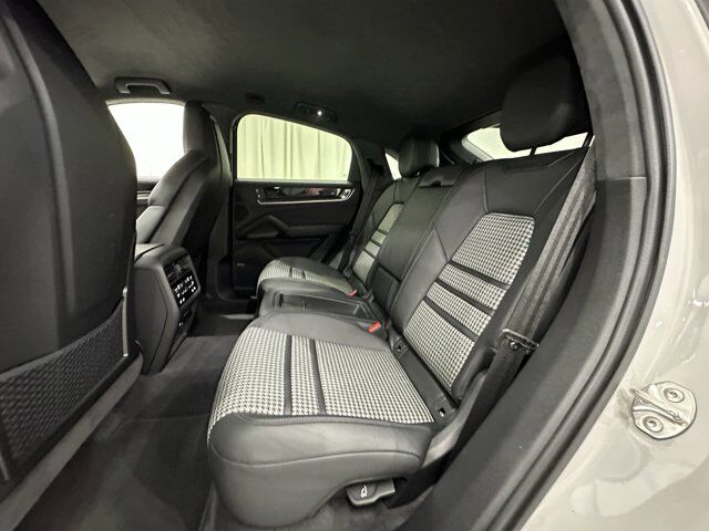 2024 Porsche Cayenne Turbo E-Hybrid Newark DE